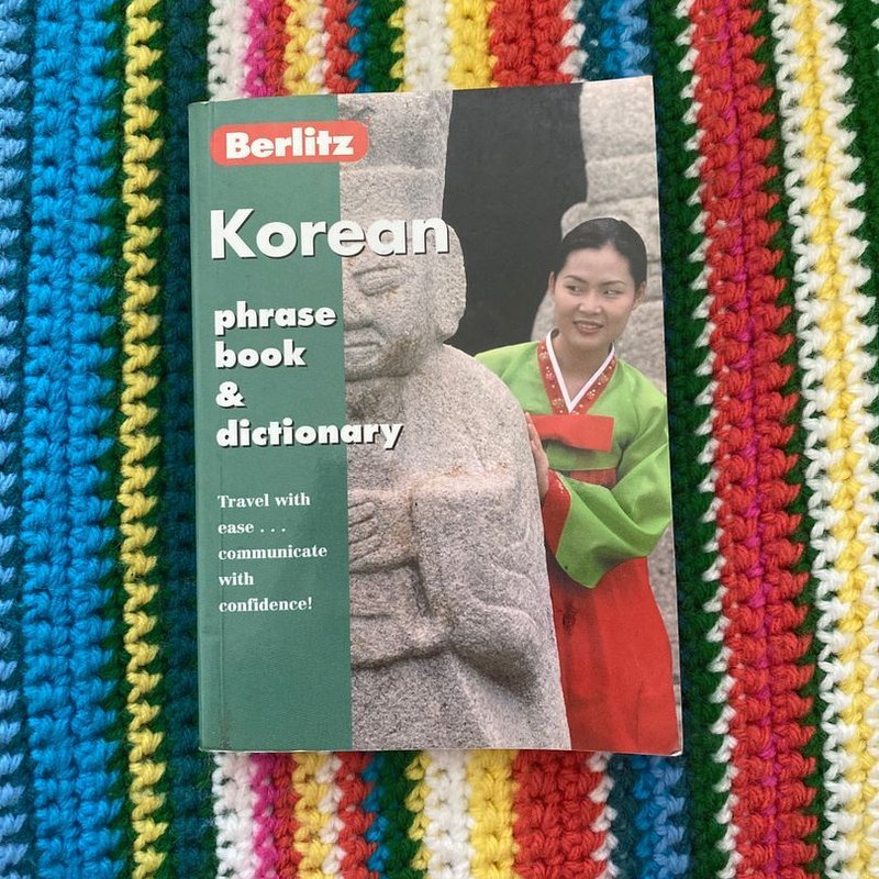 Berlitz Korean Phrase Book and Dictionary by Berlitz Publishing Staff
