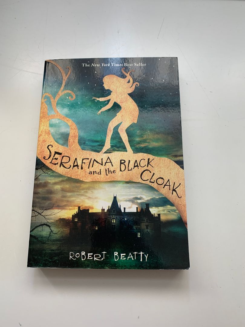 Serafina and the Black Cloak (the Serafina Series Book 1)