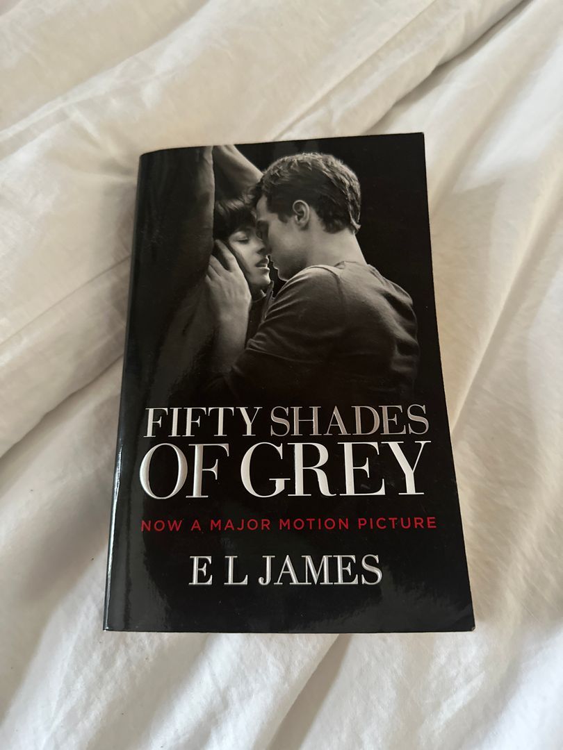 Fifty Shades of Grey (Movie Tie-In Edition)