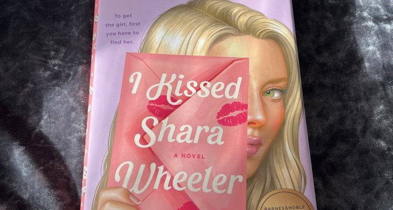 Beijei a Shara Wheeler, Casey McQuiston - Livro - Bertrand