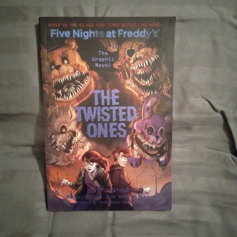 The Twisted Ones (Five Nights at Freddy's Graphic Novel #2)