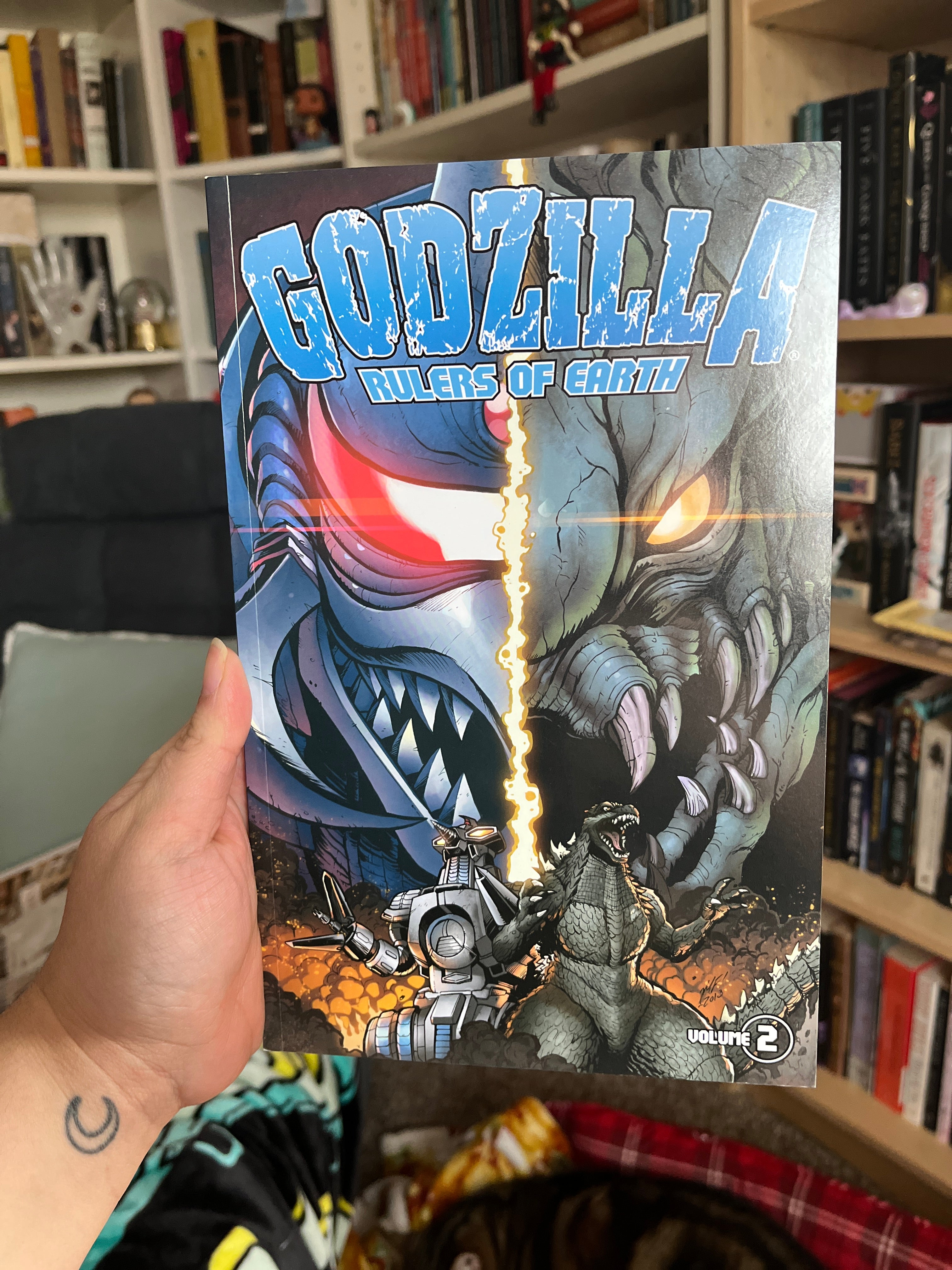 Godzilla: Rulers Of Earth Volume 2 By Chris Mowry