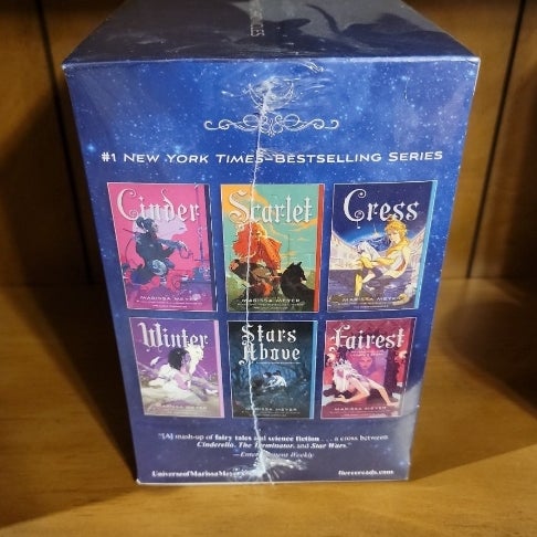 The Lunar Chronicles Boxed Set: Cinder, Scarlet, Cress, Fairest, Stars above, Winter