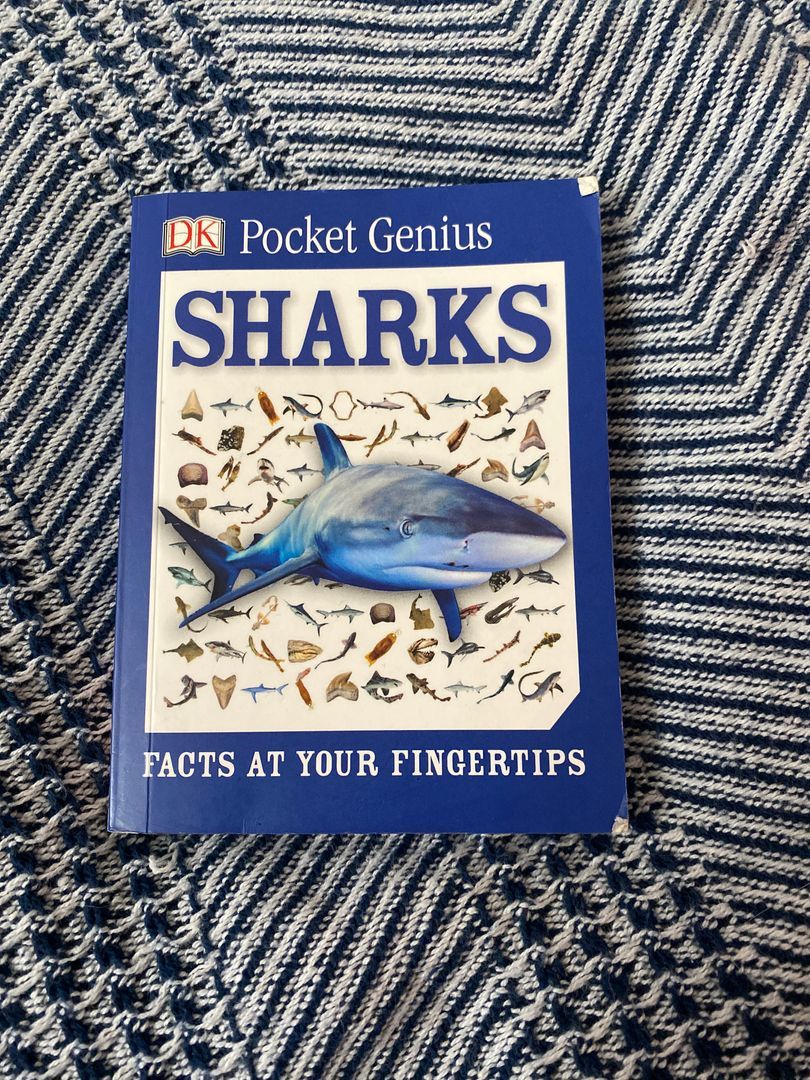 Paperback　Sharks　Genius:　DK,　Pangobooks　Pocket　by