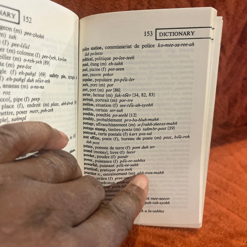 Grosset's French Phrase Book and Dictionary for Travelers