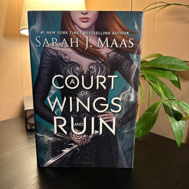 A Court of Wings and Ruin (1/1)