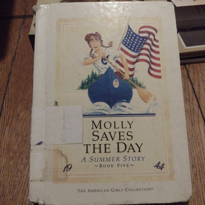 Molly Saves the Day (American Girl, Molly book 5)