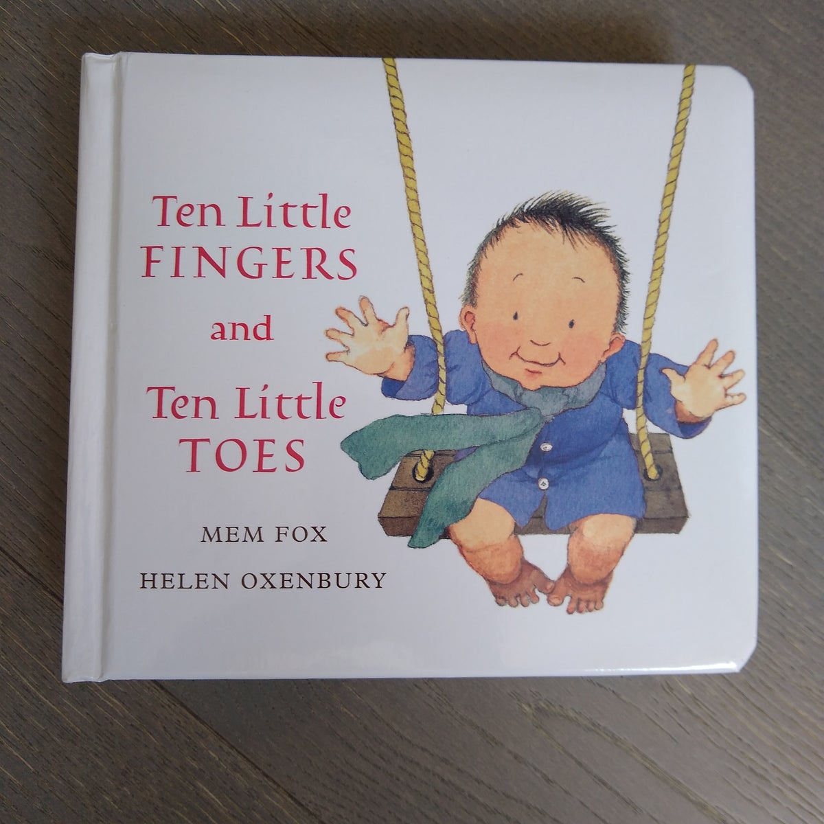 ten-little-fingers-and-ten-little-toes-padded-board-book