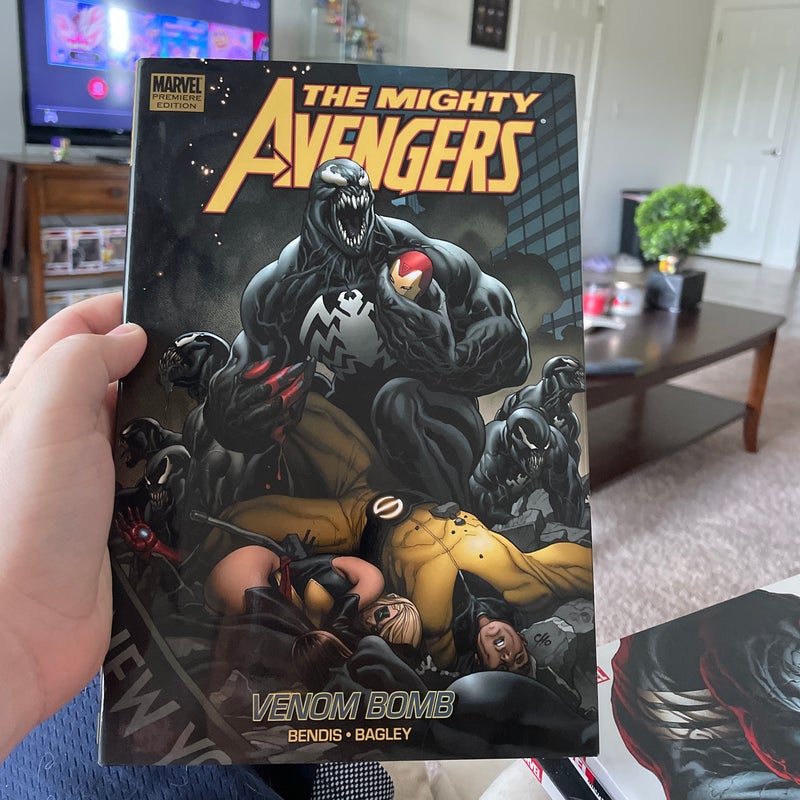 Mighty Avengers Volume 2: Venom Bomb Premiere HC