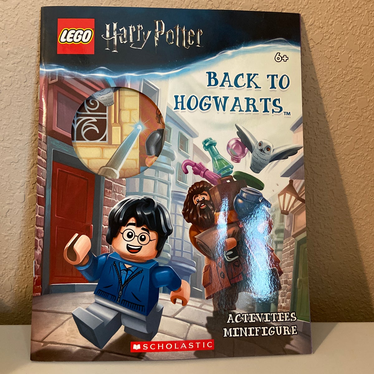 Back to Hogwarts (LEGO Harry Potter: Activity Book with Minifigure) [Book]