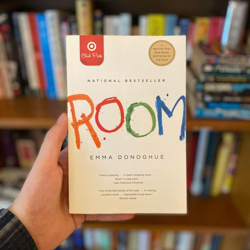 Room by Emma Donoghue, Paperback | Pangobooks