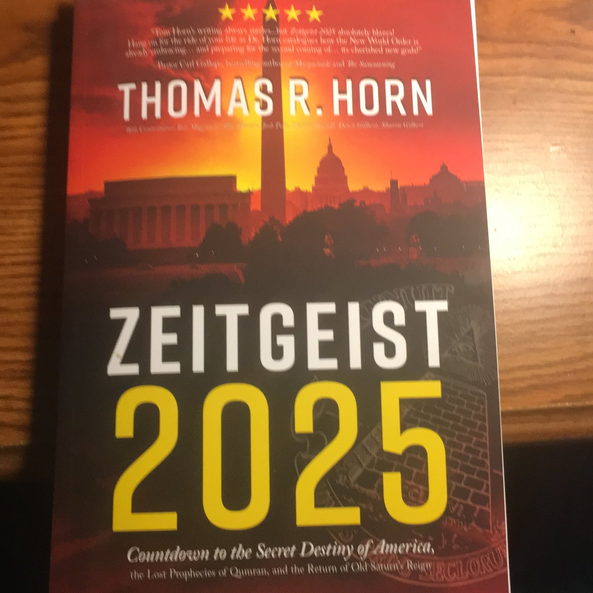 Zeitgeist 2025: Countdown to the Secret Destiny of America… The Lost  Prophecies of Qumran, and The Return of Old Saturn's Reign: Thomas R. Horn:  9781948014441: : Books