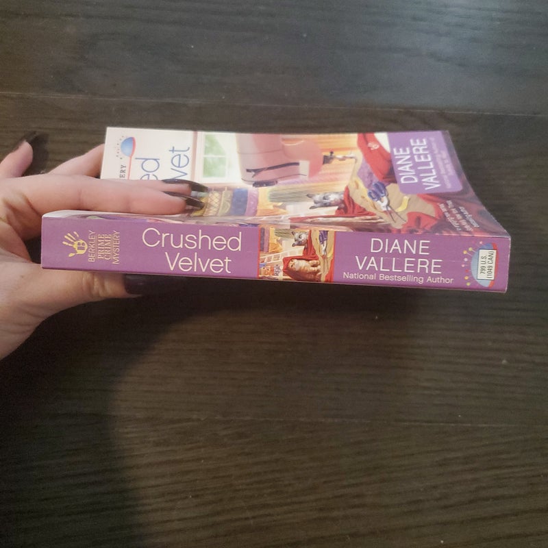 Crushed Velvet by Diane Vallere, Paperback