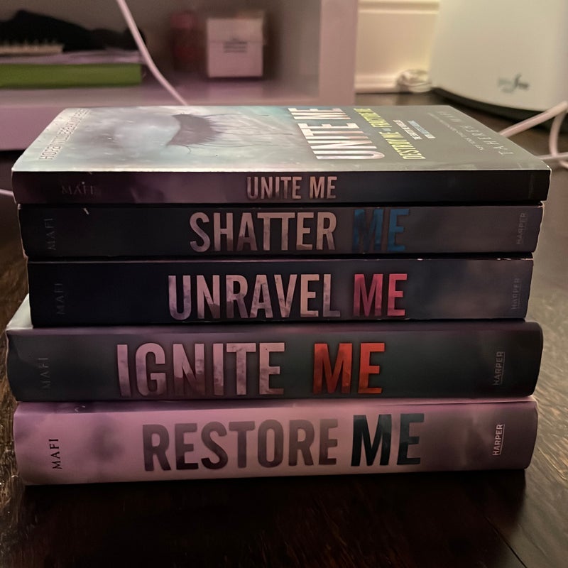 Shatter Me Books 1-4 (including novellas 1-2)