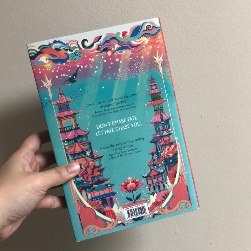 The Girl Who Fell Beneath the Sea (Fairyloot exclusive edition)