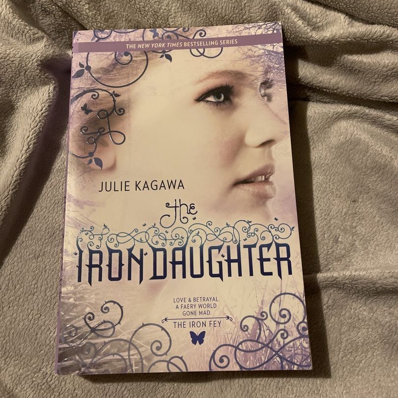 The Iron Daughter by Julie Kagawa, Paperback Pangobooks