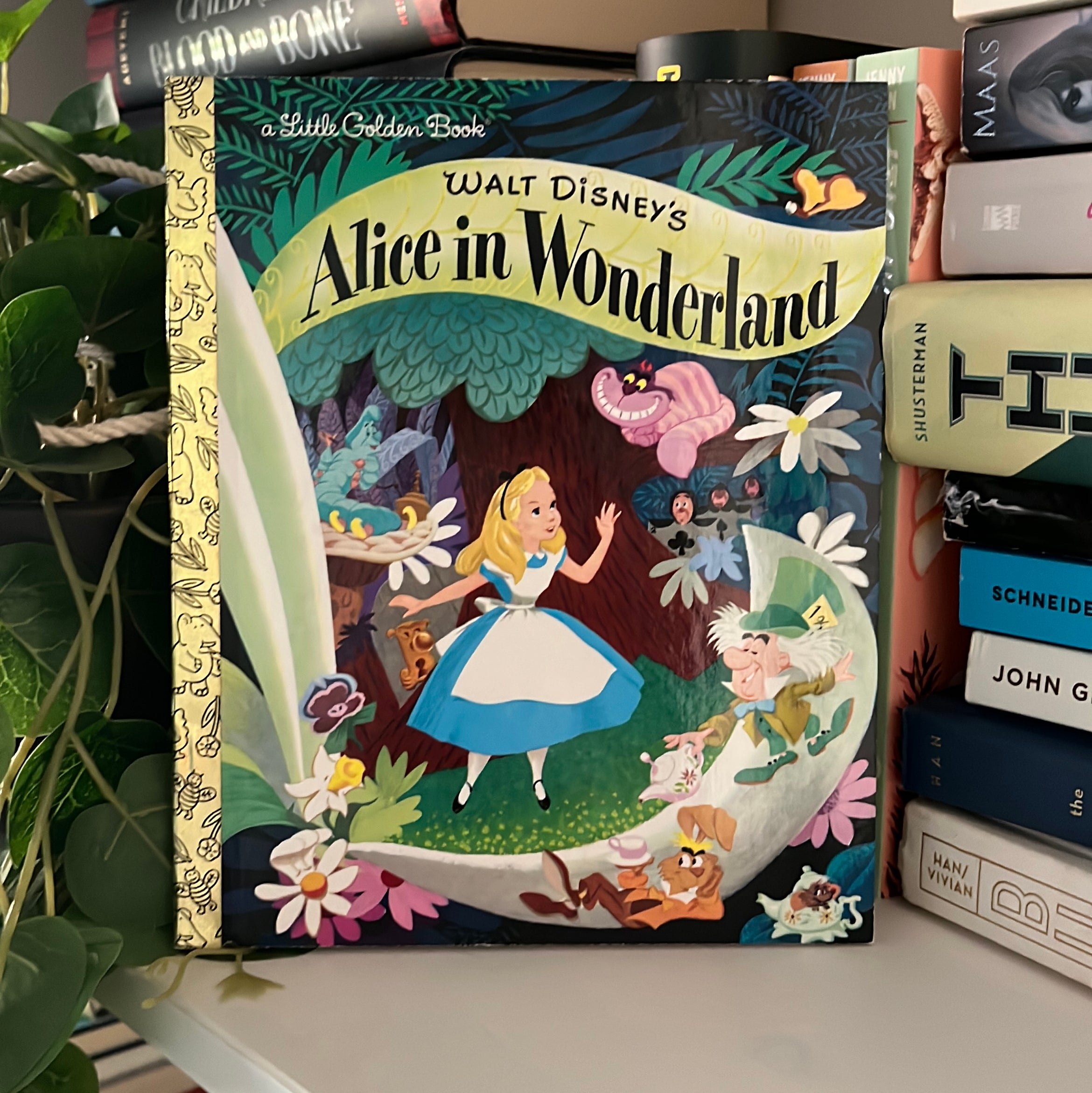 Walt Disney's Alice in Wonderland (Disney Classic)