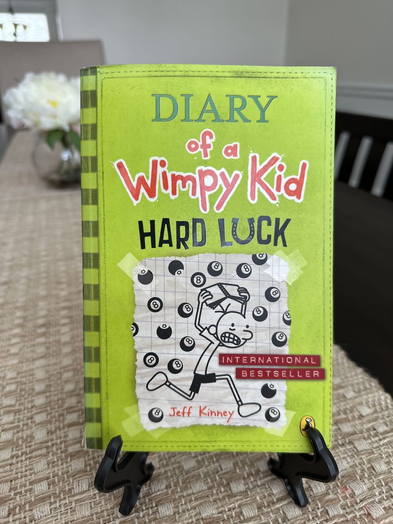 Hard Luck (Diary of a Wimpy Kid Book 8)