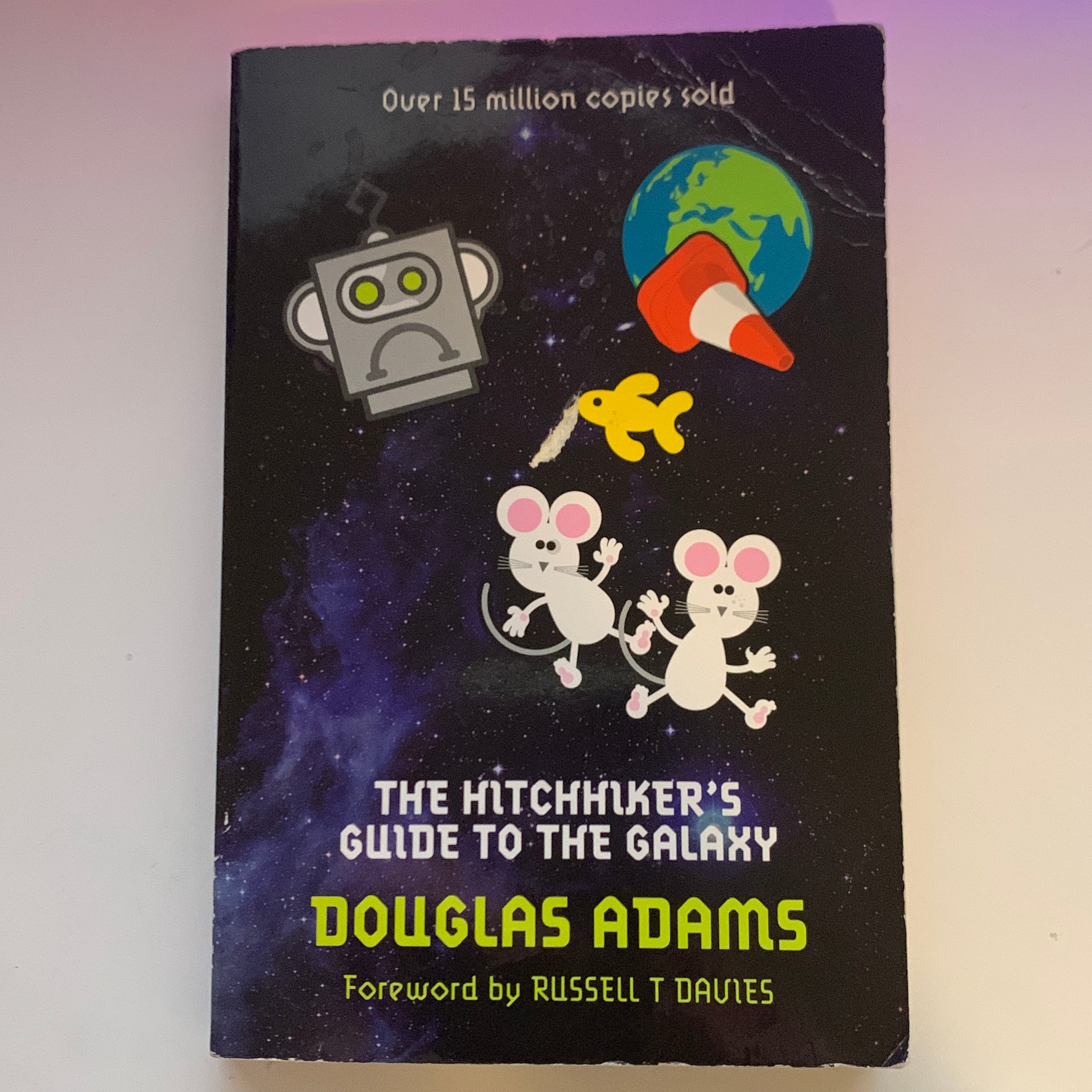 The Hitchhiker's Guide to the Galaxy (Hitchhiker's Guide to the Galaxy #1)