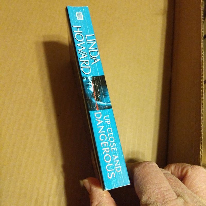 Up Close and Dangerous by Linda Howard