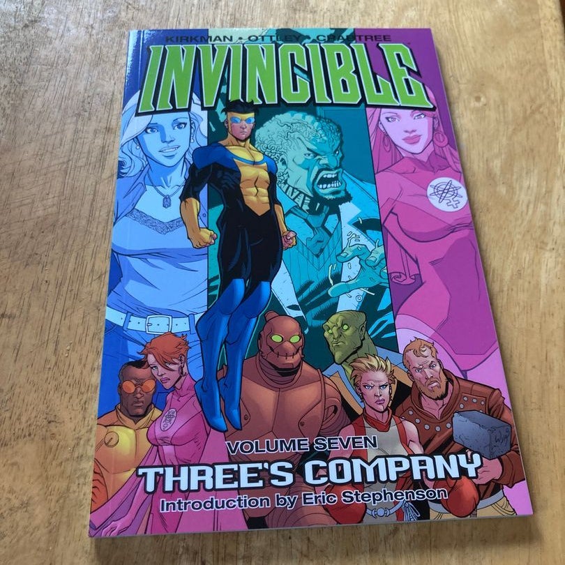 Invincible (Book 7): Three's Company: 9781582406565: Kirkman, Robert,  Ottley, Ryan, Crabtree, Bill: Books 