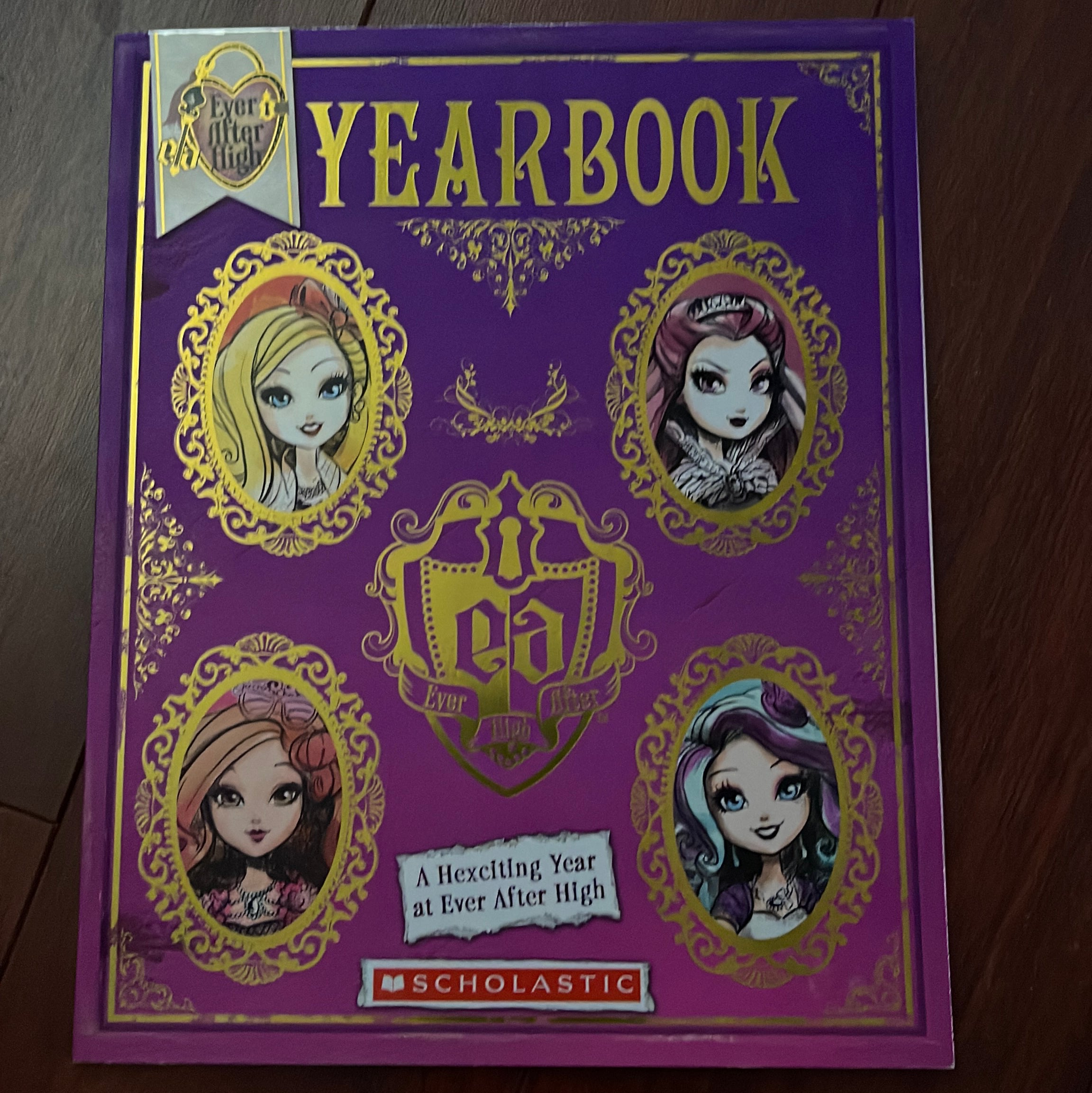 Ever after High: Yearbook