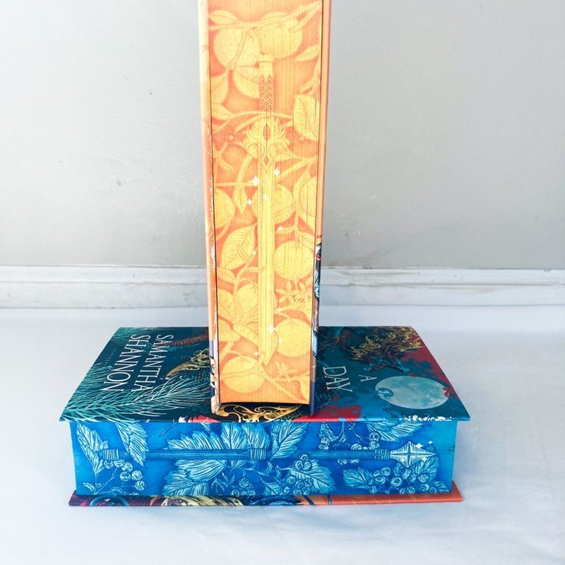 SIGNED The Roots of Chaos (Illumicrate Exclusive Edition - Includes DAGGER REPLICA)