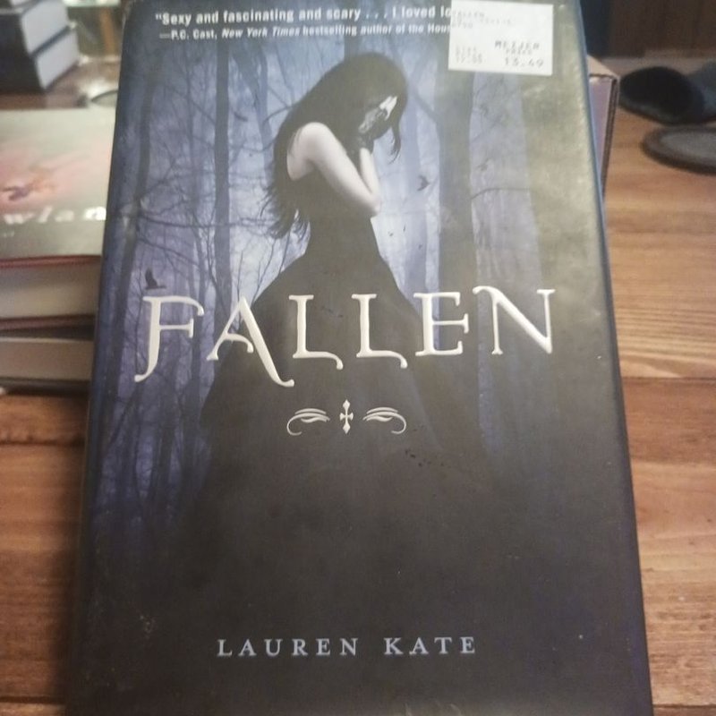 Fallen by Lauren Kate, Hardcover | Pangobooks