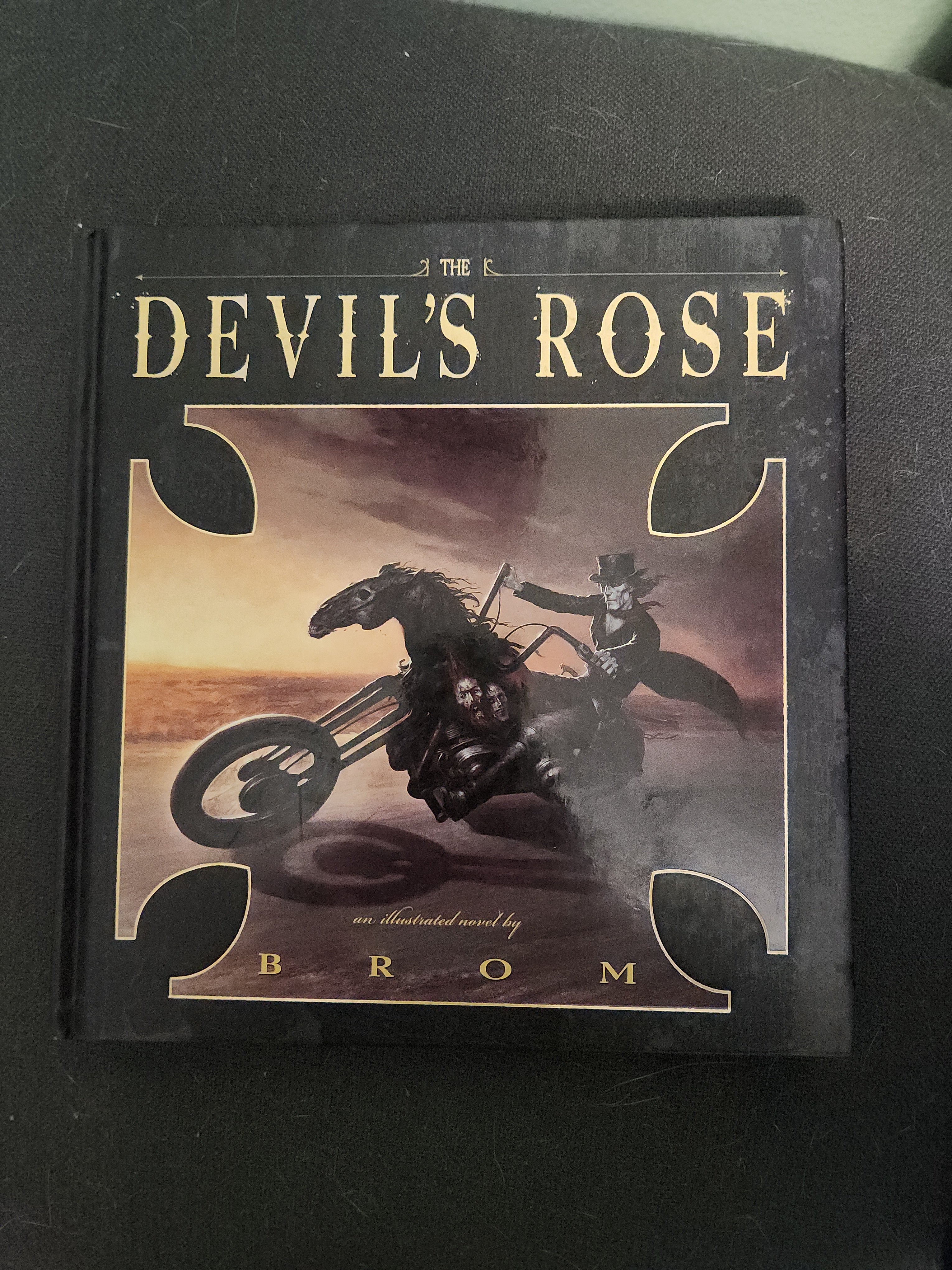 The Devil's Rose　Gerald Brom　ジェラルド・ブロム The Devil's Rose: Brom: 9780810993532: Amazon.com: Books