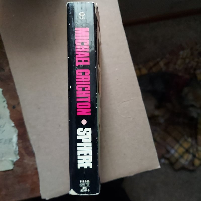 Sphere by Michael Crichton , Paperback | Pangobooks