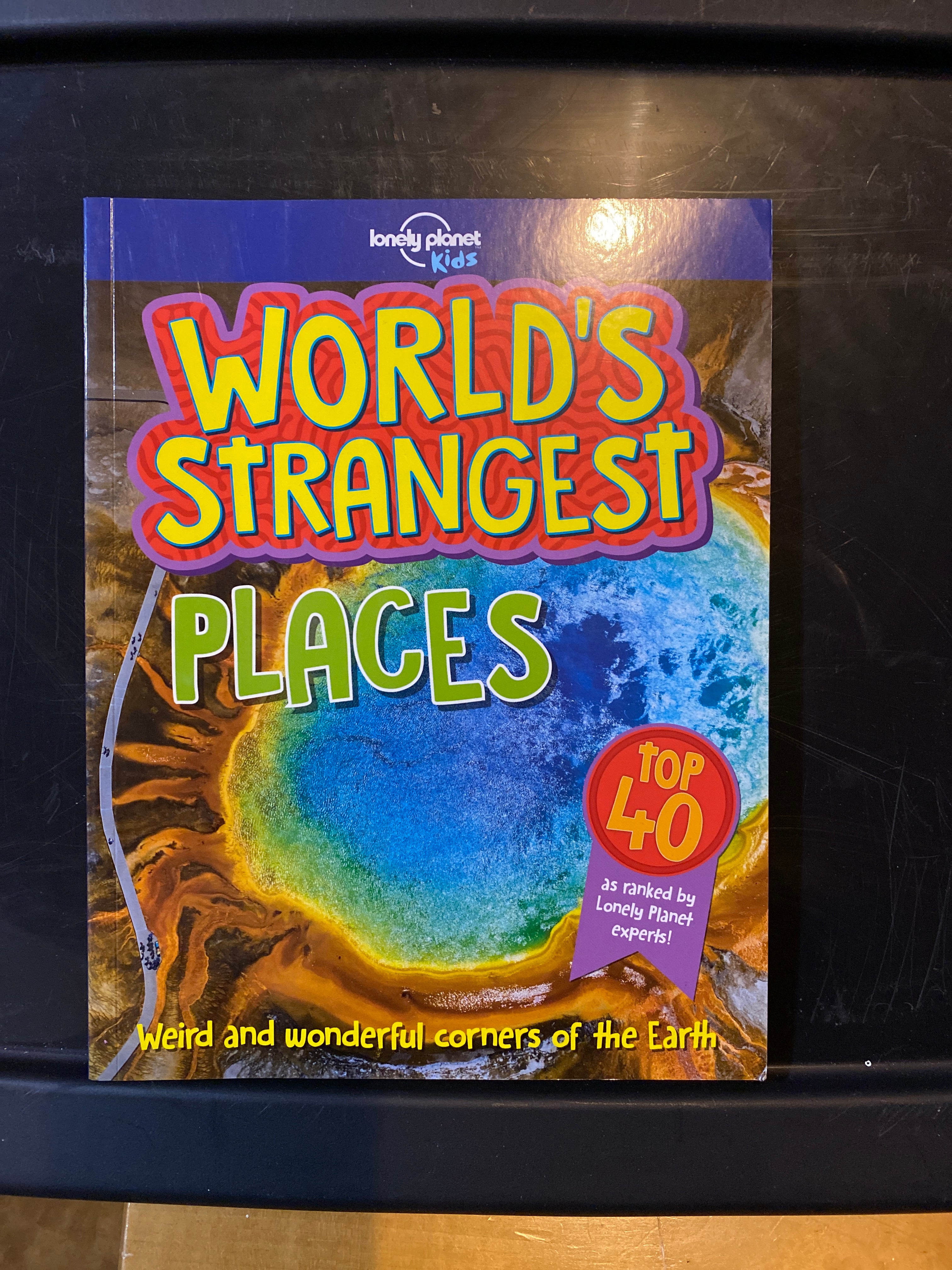 Strangest　Lonely　World's　Kids　Planet　by　Paperback　Planet　Places　Kids,　Lonely　Pangobooks