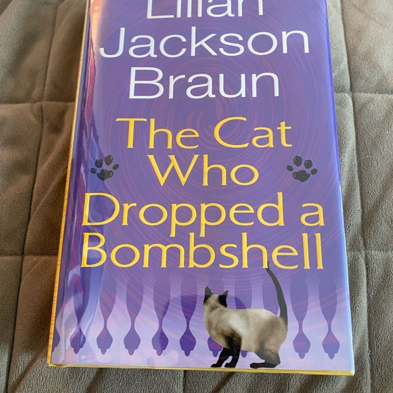 The Cat Who Dropped a Bombshell  10268
