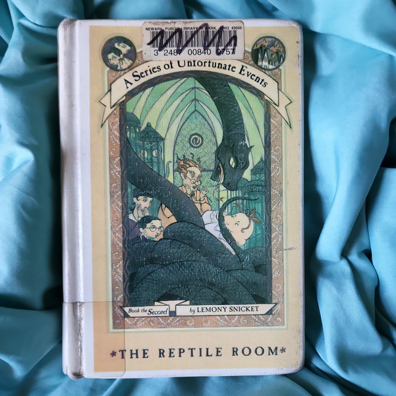 A Series of Unfortunate Events #2: the Reptile Room (former library copy)