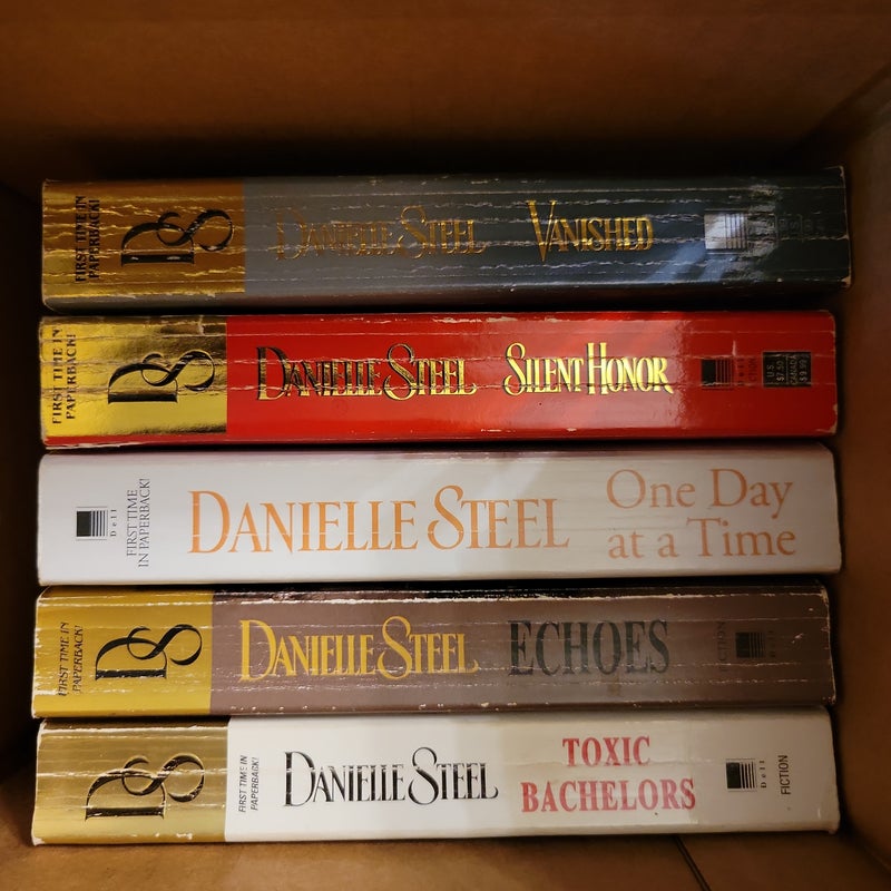Danielle Steel Lot of 7 Paperbacks 