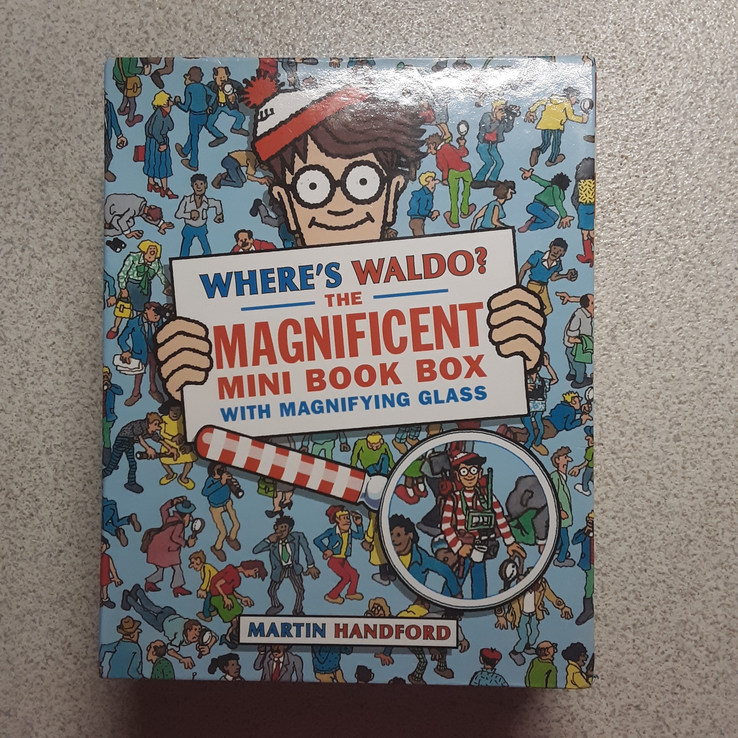 Martin　the　Where's　Mini　by　Boxed　Set　Waldo?　Magnificent　Pangobooks　Handford,　Hardcover