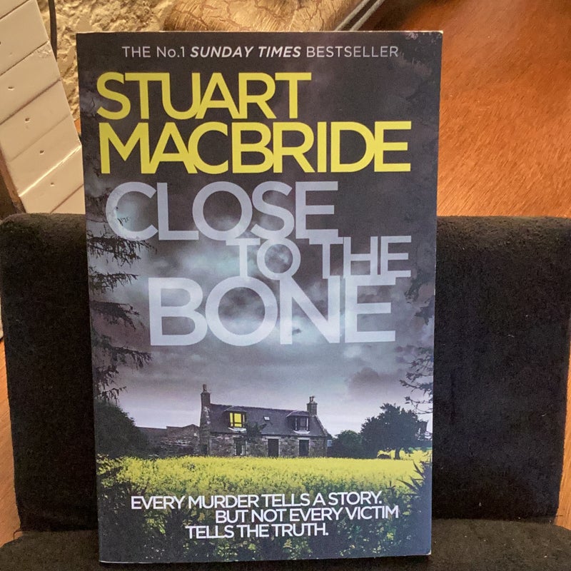 Close to the Bone (Logan Mcrae, Book 8)