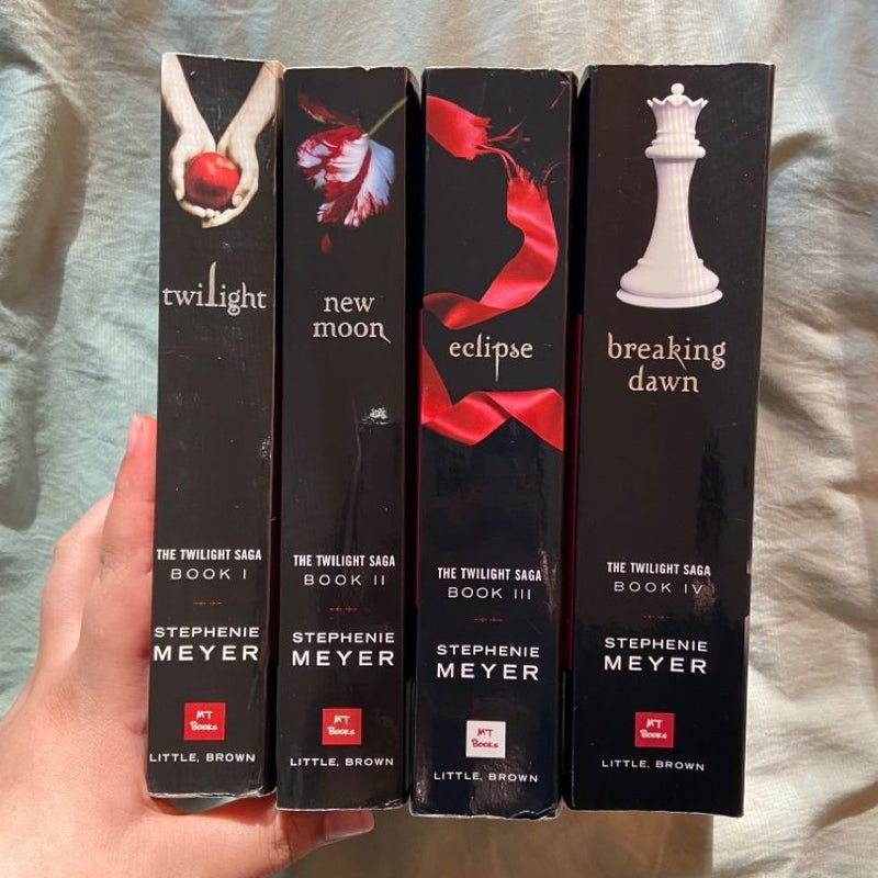 Twighlit Saga Books- Twilight, New Moon, Eclipse, Breaking Dawn 