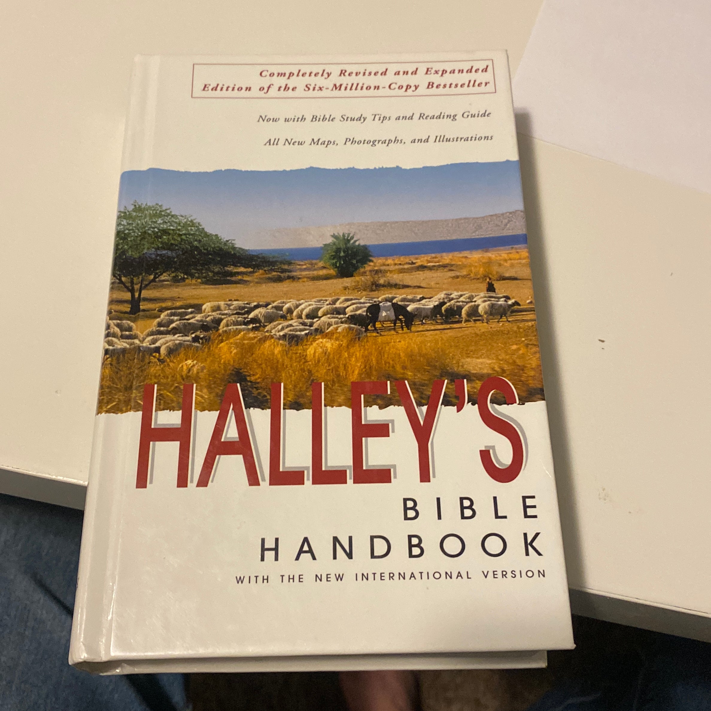 Halley's Bible Handbook with the New International Version