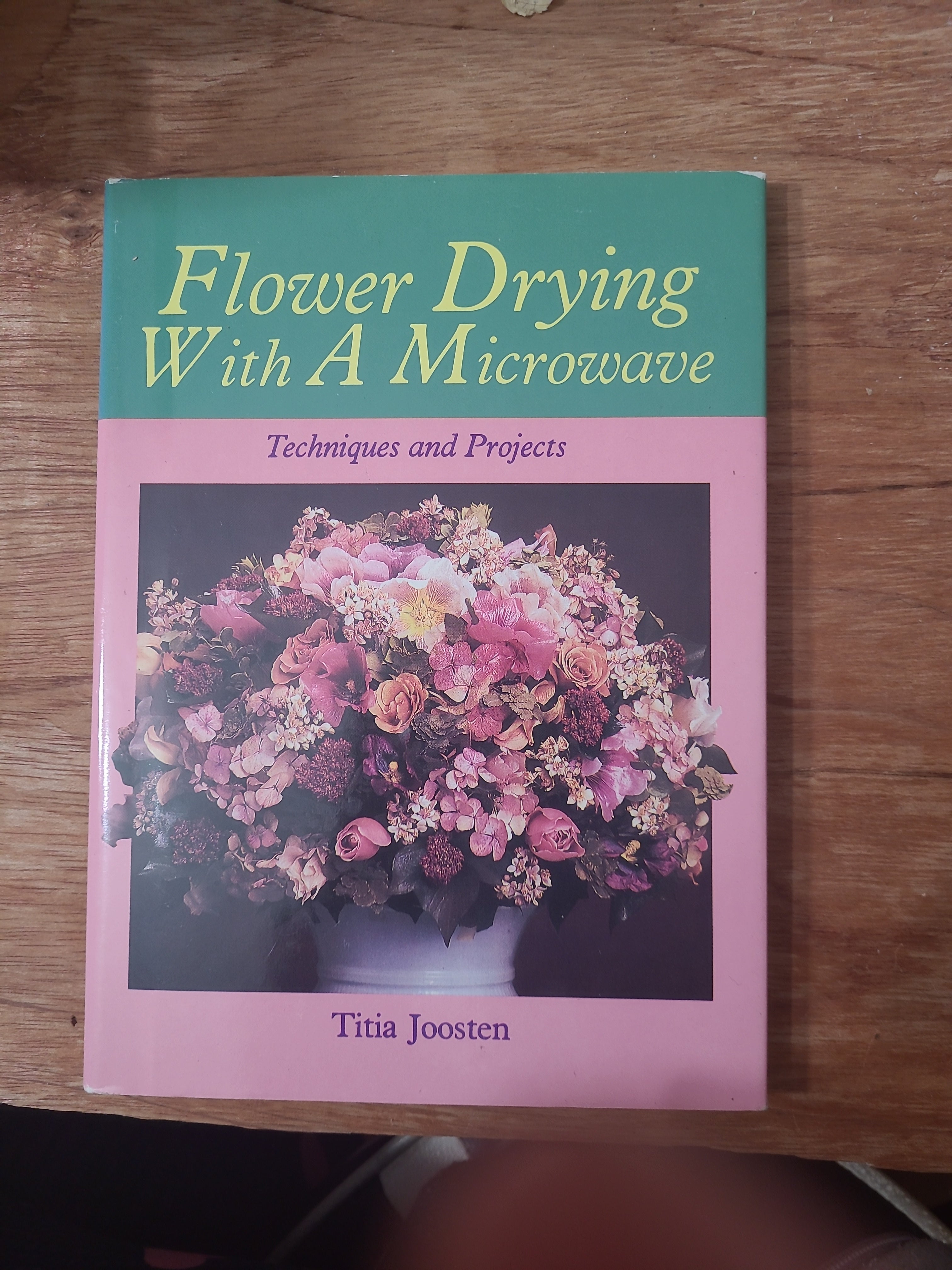 Flower Drying with a Microwave