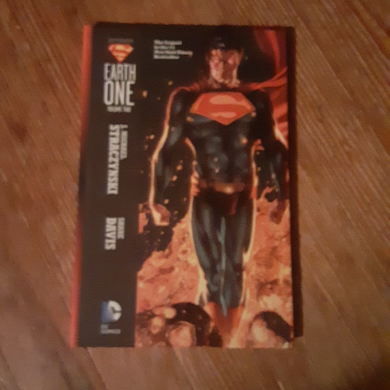 Superman: Earth One Vol. 2