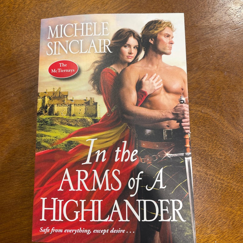 In the Arms of a Highlander by Michele Sinclair Paperback