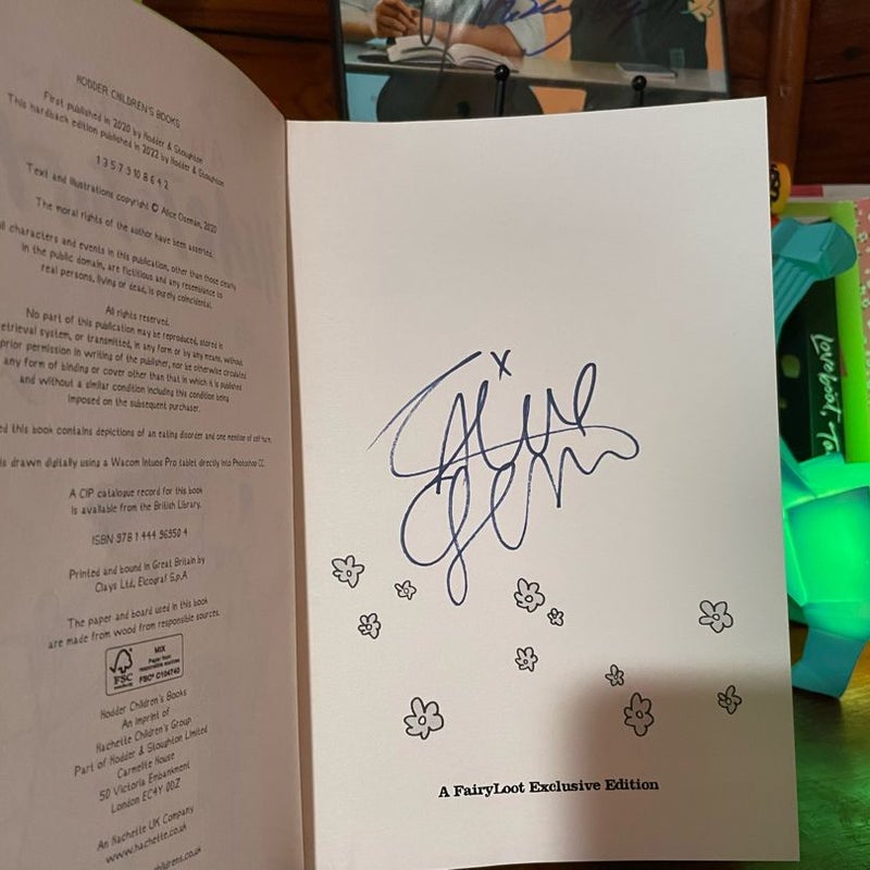 Heartstopper vol 3 misprint top (signed copy)