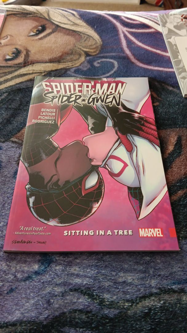 Spider-Man/Spider-Gwen: Sitting in a Tree