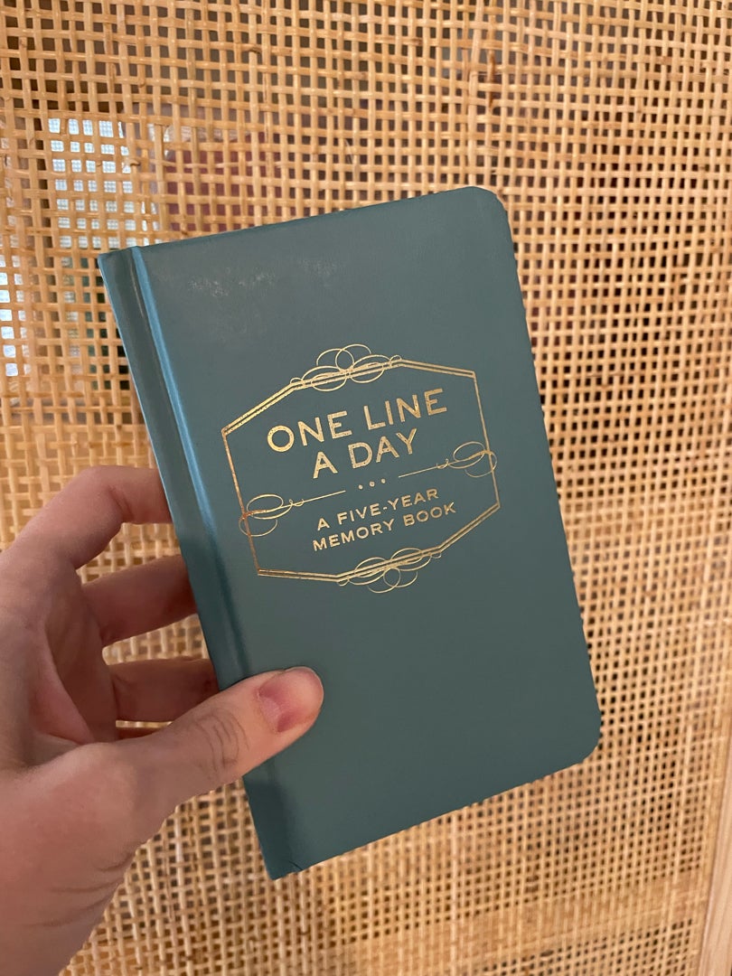 One Line a Day: a Five-Year Memory Book (5 Year Journal, Daily Journal, Yearly Journal, Memory Journal)