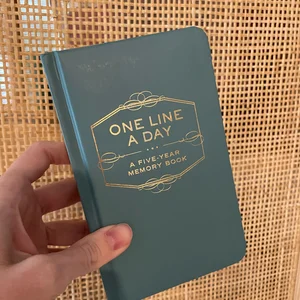 One Line a Day: a Five-Year Memory Book (5 Year Journal, Daily Journal, Yearly Journal, Memory Journal)