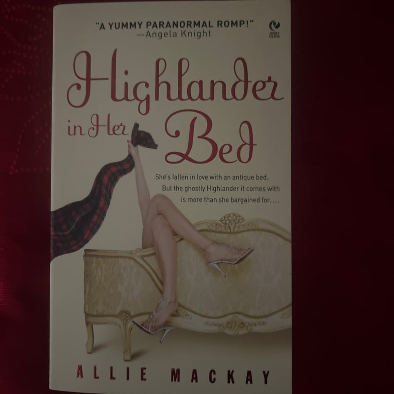 Highlander in Her Bed