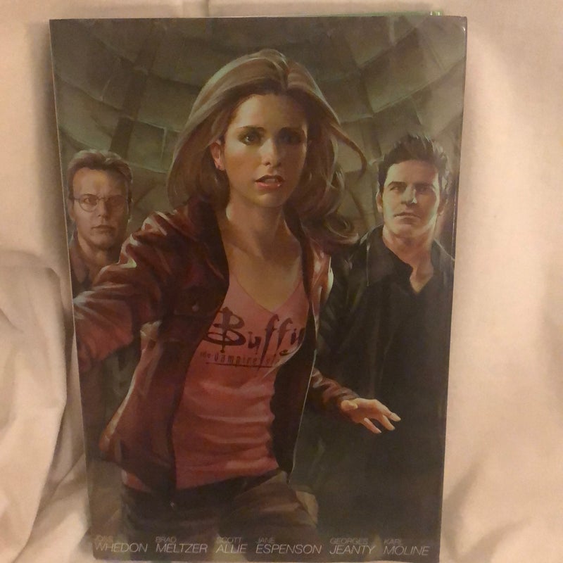 Buffy the Vampire Slayer Season 8 Library Edition Volume 4