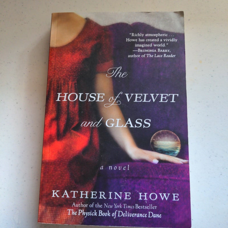 The House of Velvet and Glass by Katherine Howe, Paperback Pangobooks
