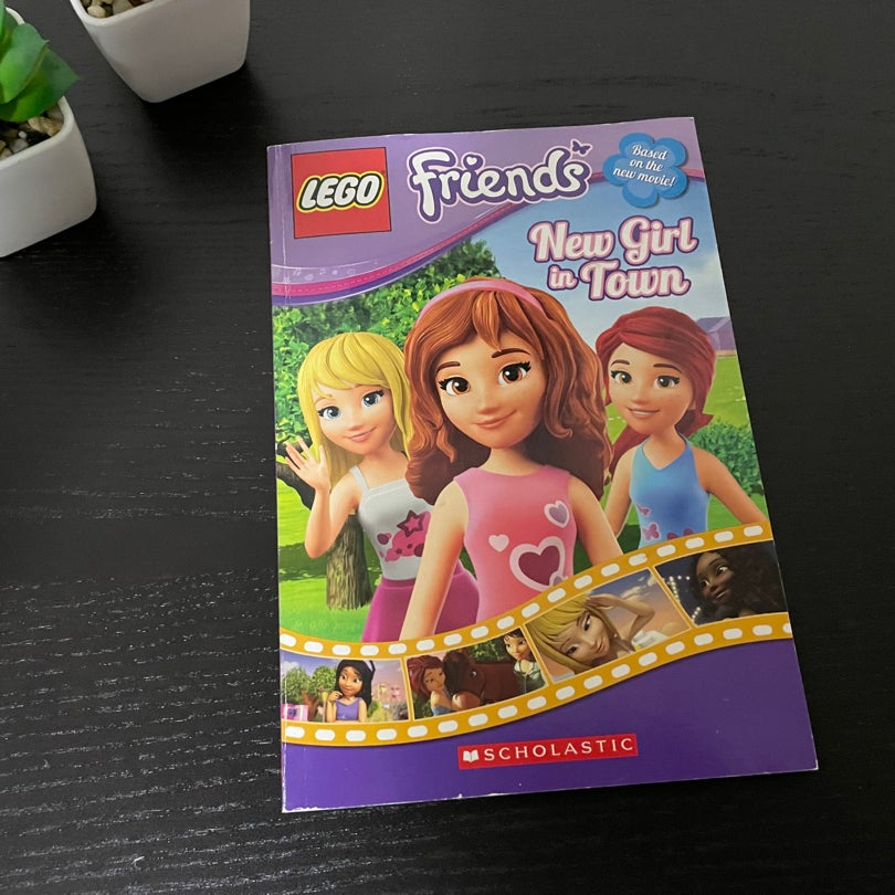 Lego friends new girl best sale in town