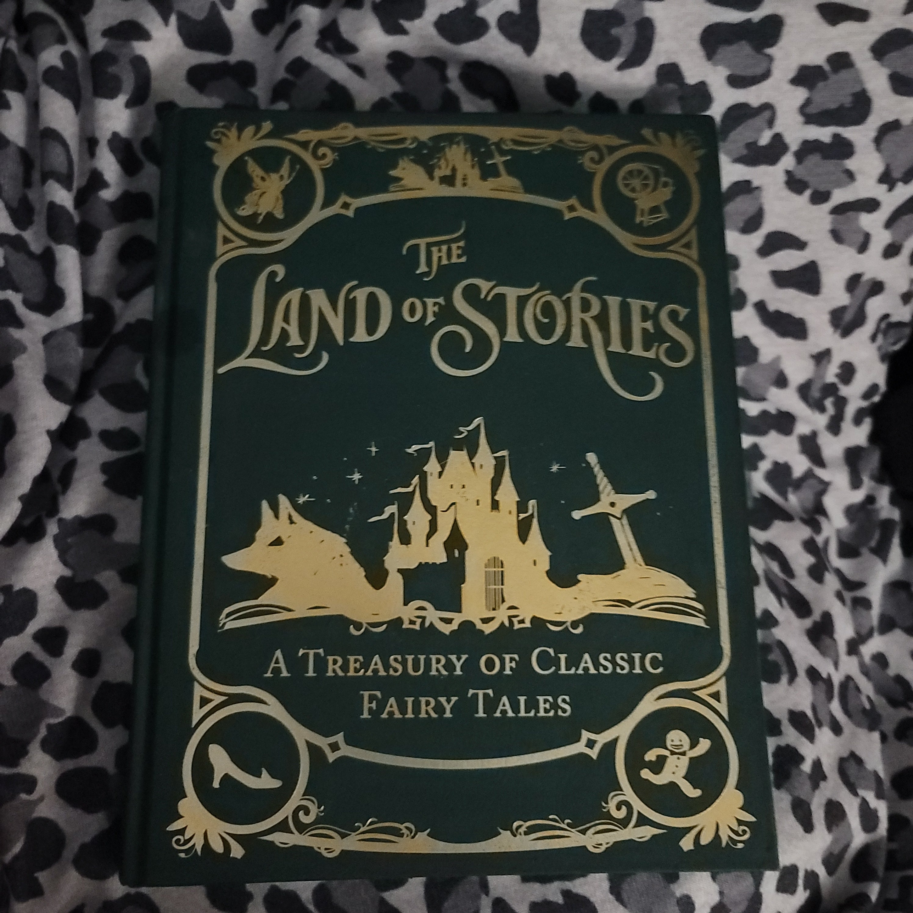 The Land of Stories: a Treasury of Classic Fairy Tales